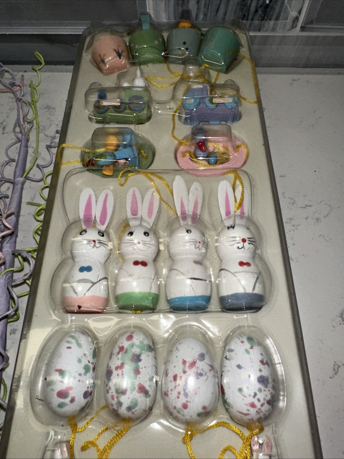 VTG~1993 Easter Tree w/24 Hand-Painted Ornaments~Spatters & Co. 18″ Tall~In Box
