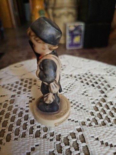 Hummel To Market Goebel West Germany 12 3/0 Boy & Girl w/ Flowers