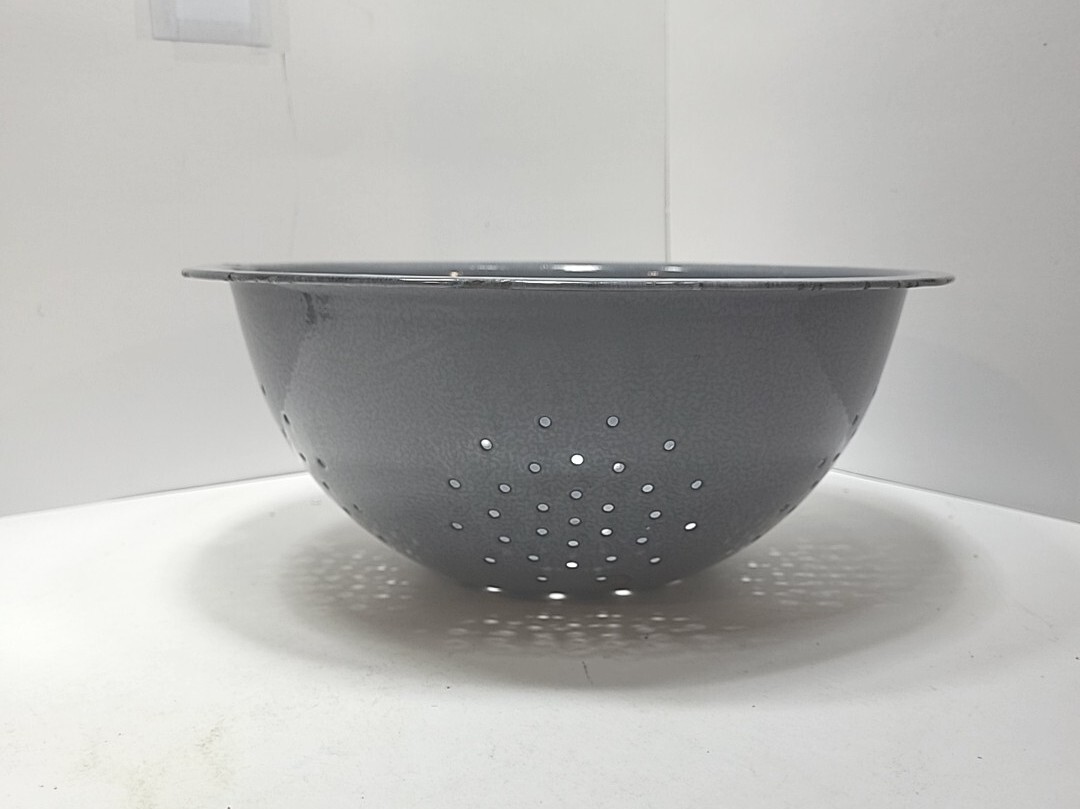 Vintage Enamelware – Granitware Gray Colander 11.125” Dia x 4.75″ Tall