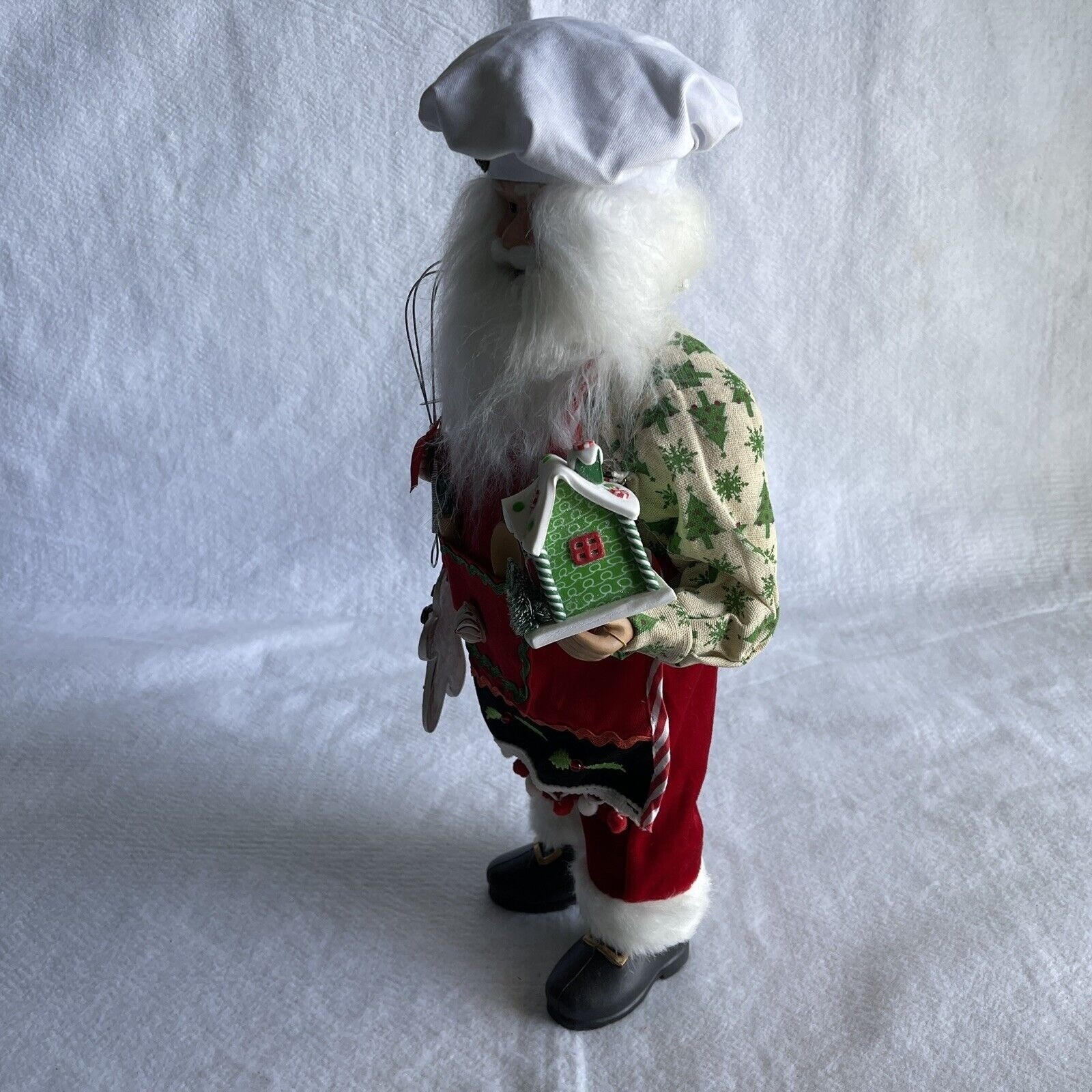 Santa Baker Figurine North Pole Trading Co Christmas Cheer Gingerbread House 19″