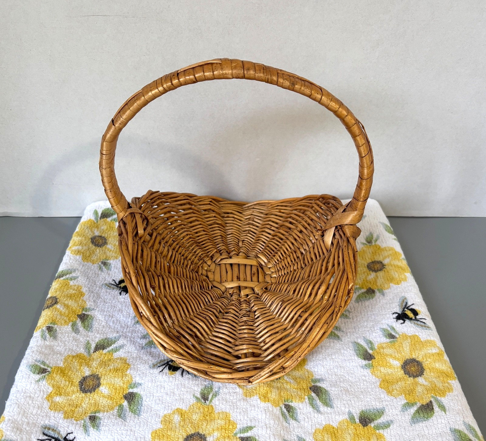 VTG Small Herb Gathering Basket 8″ Cottagecore Natural Rattan Wicker Flower Girl