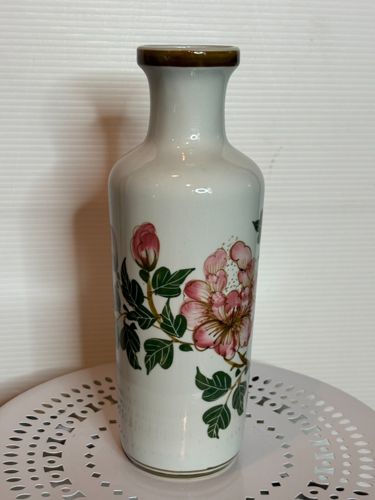 Vintage MCM Thailand Hand Painted Flower Bud Vase Pink Floral Ceramic 10 3/8″