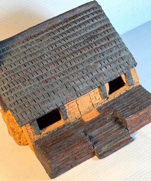 Studio Pottery Ceramic Rustic House, 8″ x 7″ Earthenware,slab construct,Exc Cond