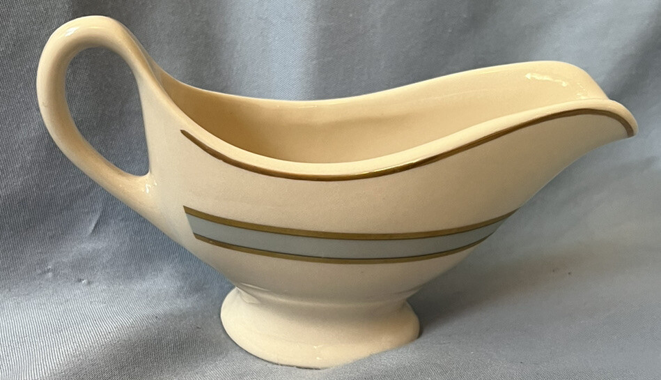Shenango China USA Restaurant Ware Gravy Boat 3 3/4”H x 6”L x 1 3/4”W VG Cond