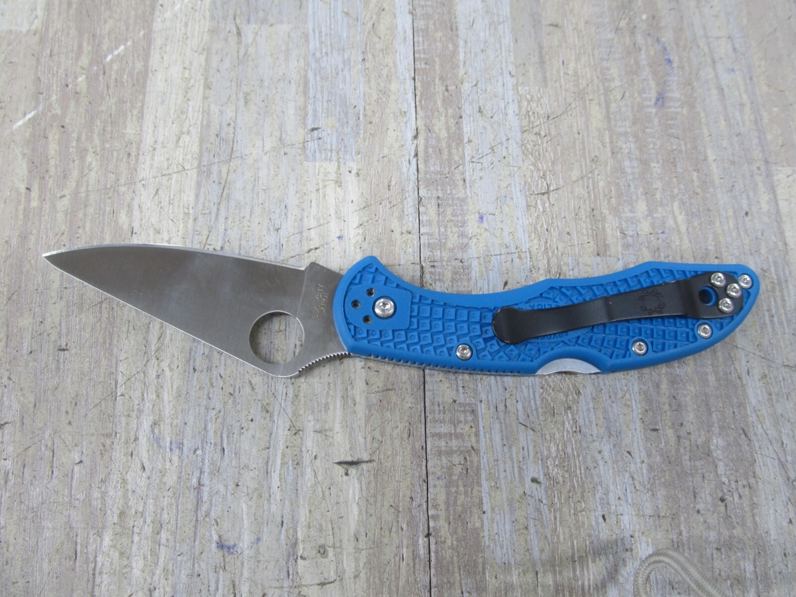 Spyderco Delica 4 Folding Knife C11FPBL Plain Edge VG-10 Blade BLUE FRN Handle