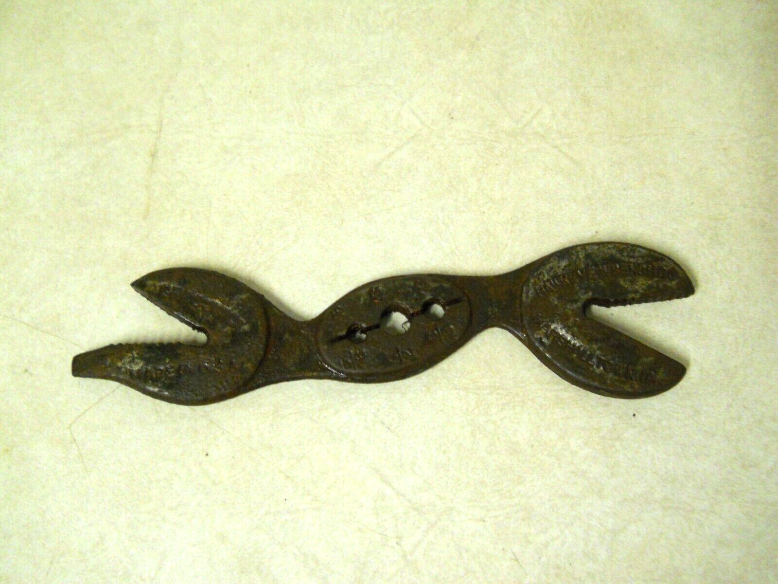 Vintage Hawkeye Wrench Co. Double Ended Alligator Wrench With Threading Dies