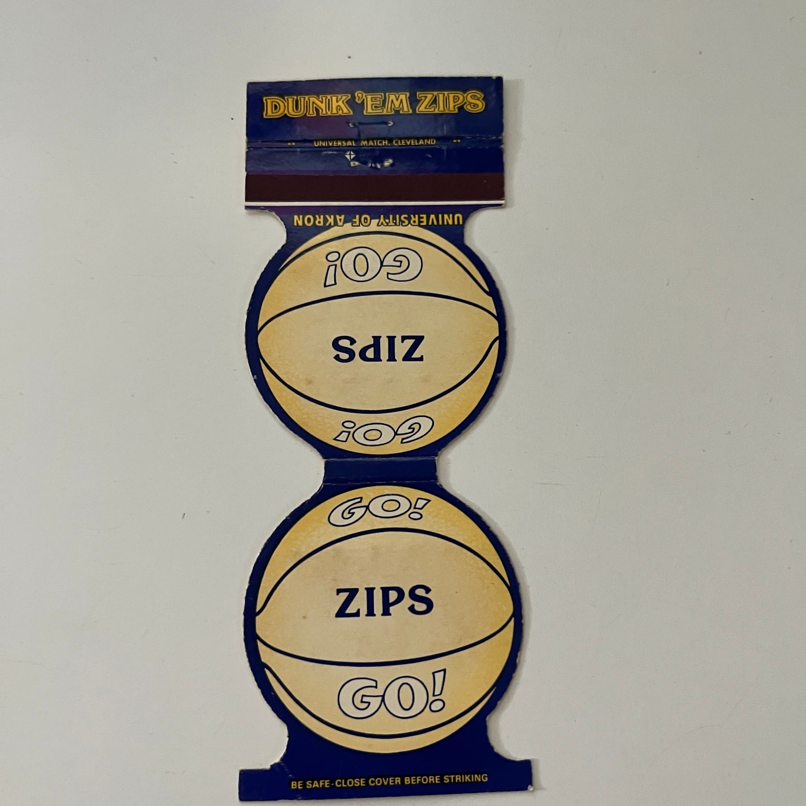University of Akron Zips Basketball 1977-78 Schedule Vtg Matchbook Cover SC4-R8
