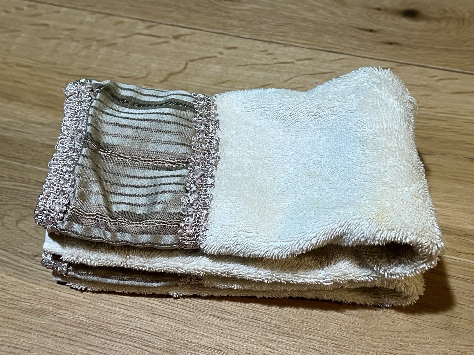 Rodeo Home Fingertip Towels Vtg Cream with Trim Embellishment Set of 2