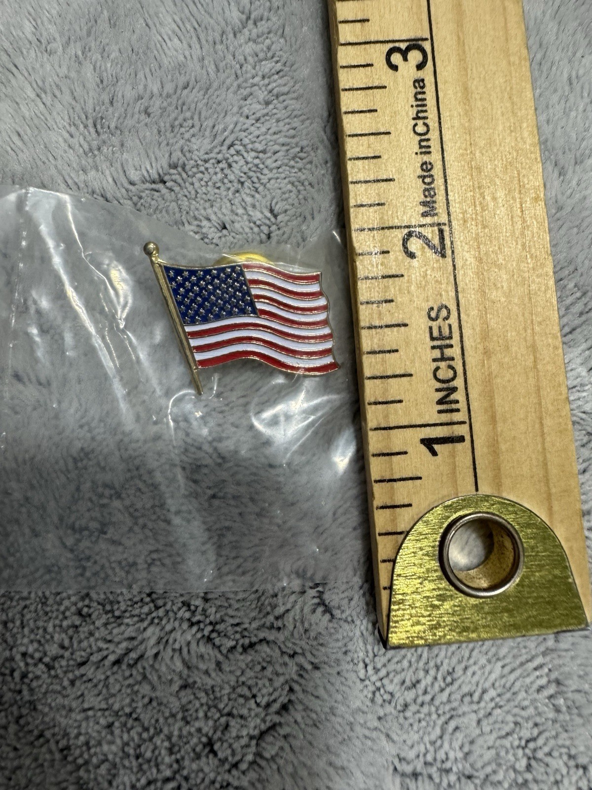US ARMY AMERICAN FLAG Lapel/Hat Pin Enamel Red White Blue Gold Toned Clutch Back
