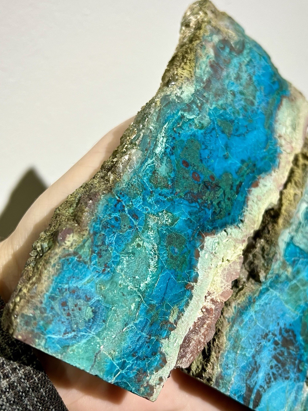 581 Gram: Chrysocolla, Malachite, Azurite, Cuprite, Quartz Slabs -Parrot Wing-