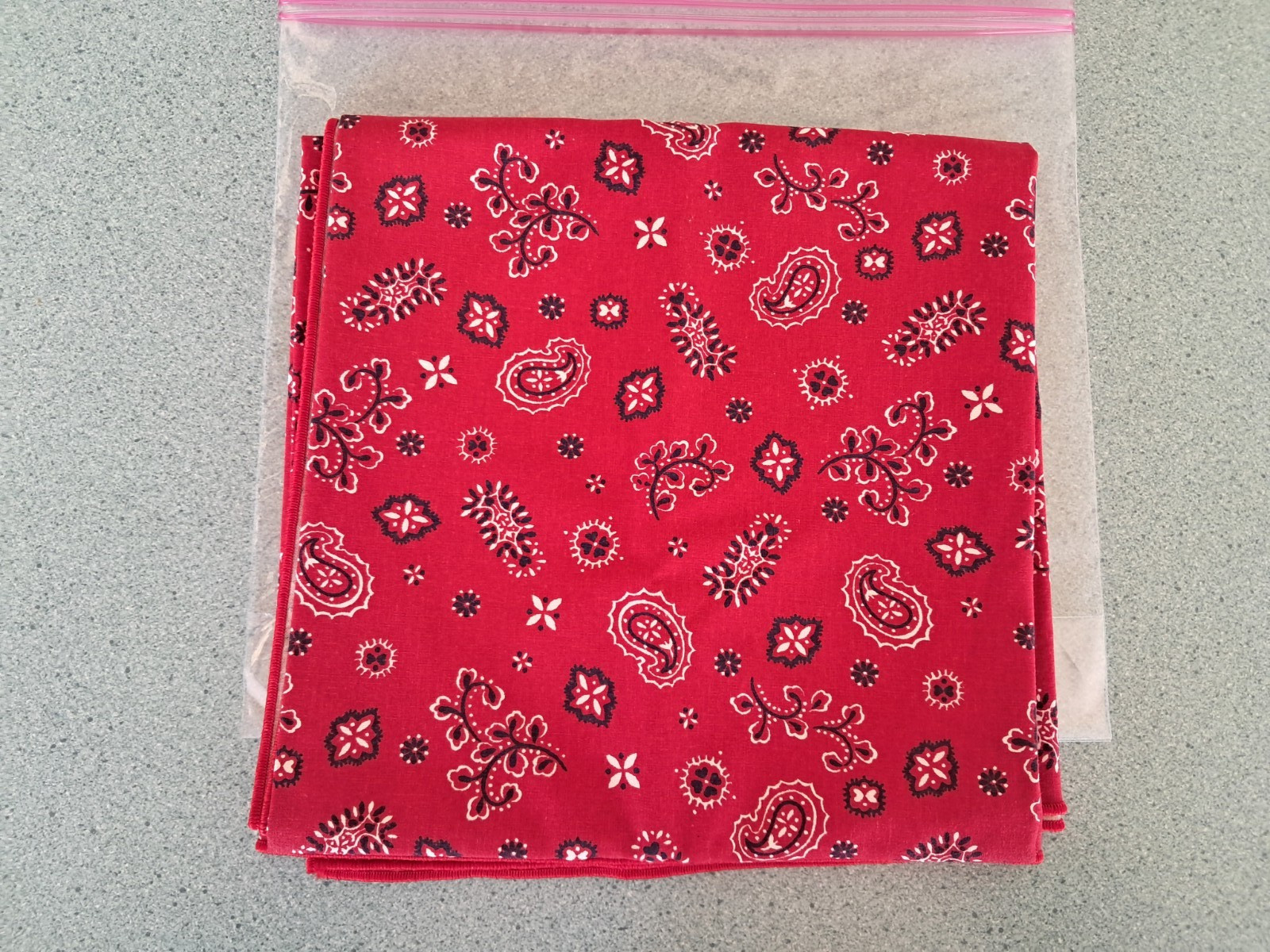 Longaberger Fabric Square Table Overlay in Backyard Bandanna pattern 36″ x 36″