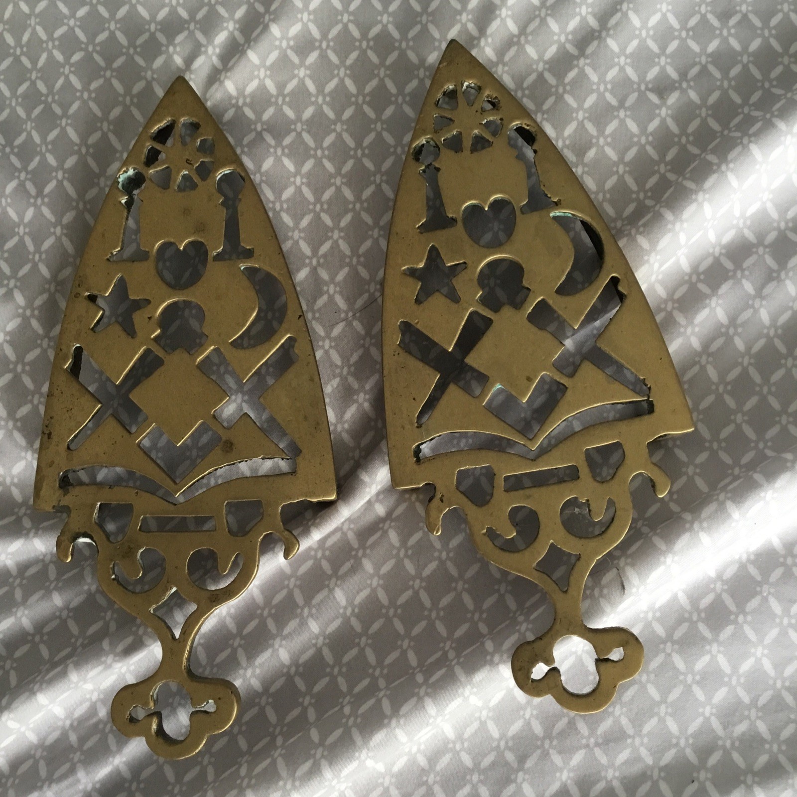 2 VINTAGE Brass Trivet Solid Iron Stand 1” High Feet 3-1/2”X 7-1/2”ANTIQUE