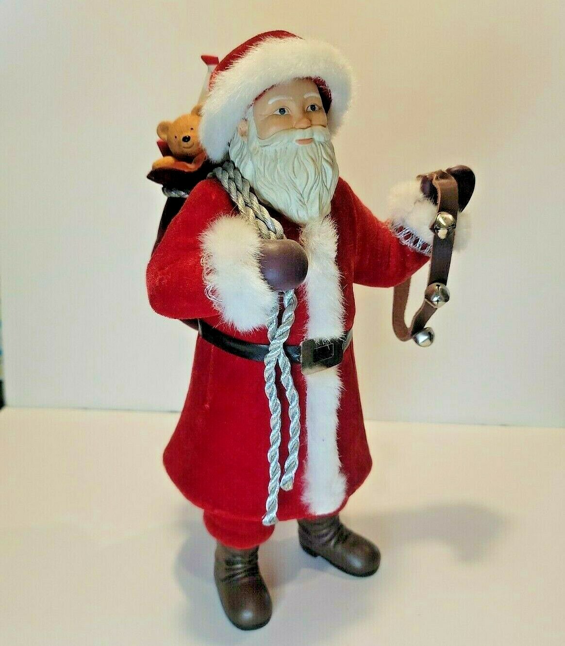 Hallmark 2011 Resin 12″ Santa Claus w/ Velour Fabric Suit Toys Christmas Display