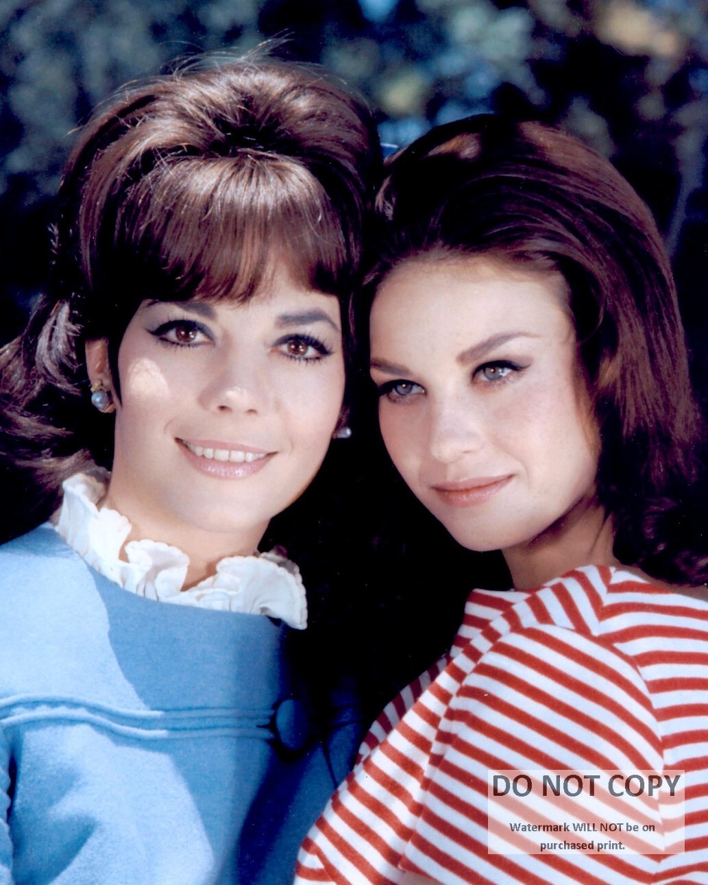 NATALIE AND LANA WOOD SISTERS – 8X10 PUBLICITY PHOTO (AZ-753)