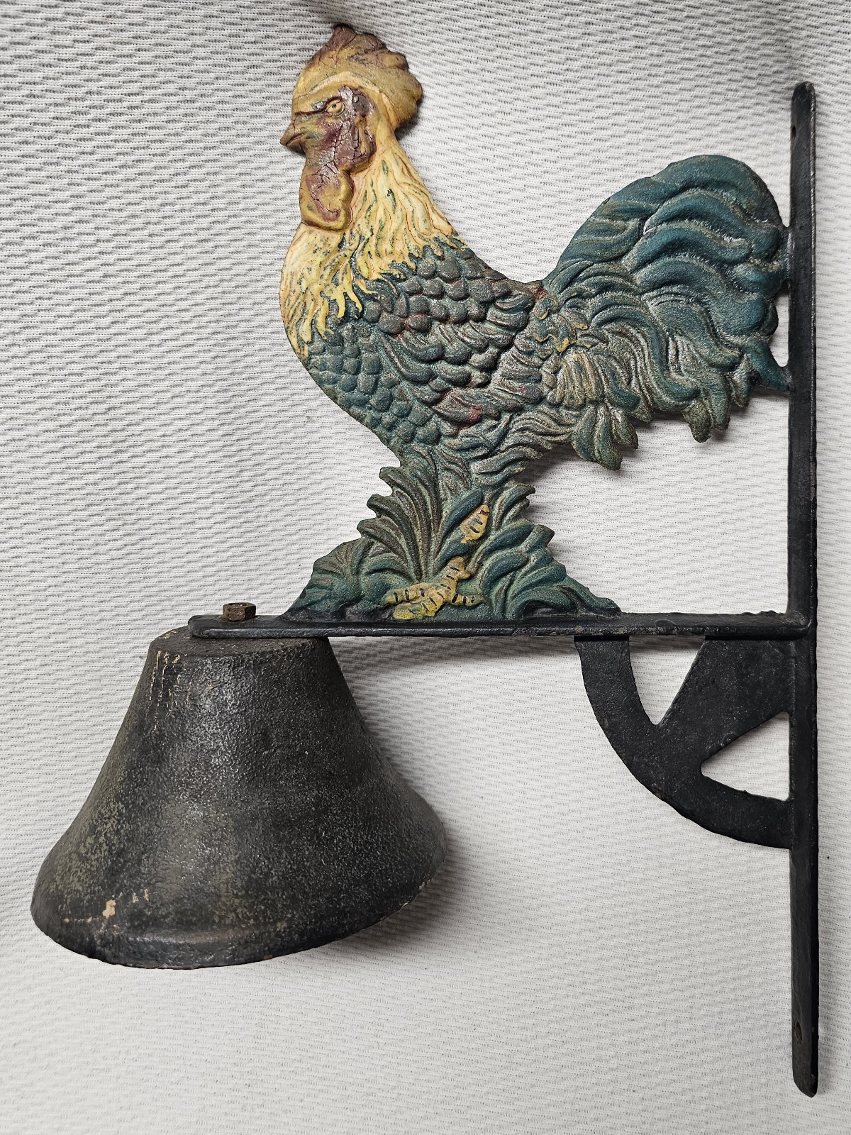 Vintage Cast Iron Rustic Rooster Wall/Post Mount Dinner Bell Farm Barn Decor 15″