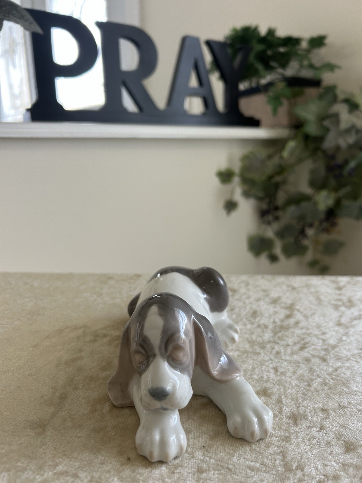 Lladro #1072 Beagle Puppy Lying Mint Condition Fast Shipping!!!