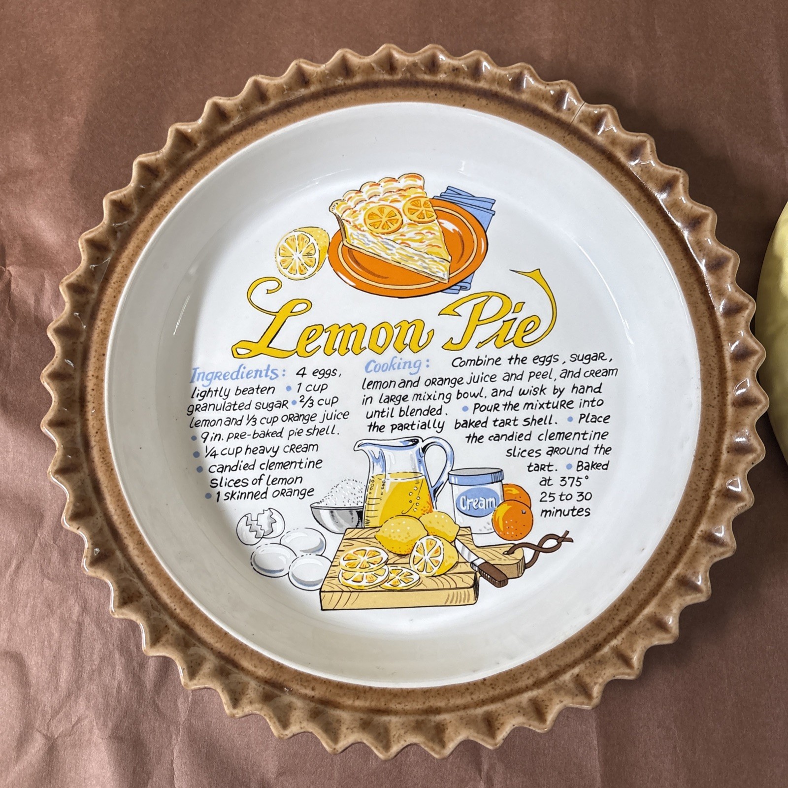 Vintage Japan Stoneware Pie Plate with Lid 9.5 In Excellent Condition