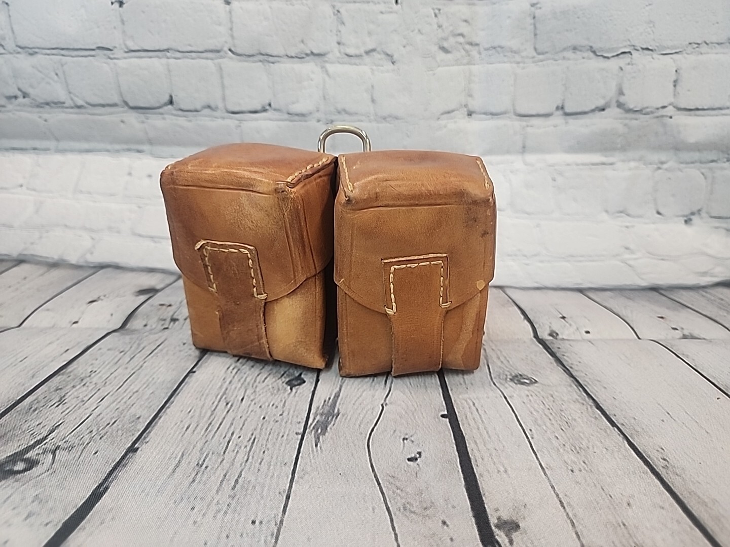 VINTAGE BROWN LEATHER WWII DOUBLE AMMO POUCH W/BELT LOOPS