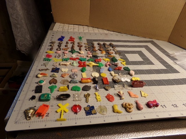 133 Vintage Plastic/Metal Charms Gumball Cracker Jack Prizes. Western, animal ++