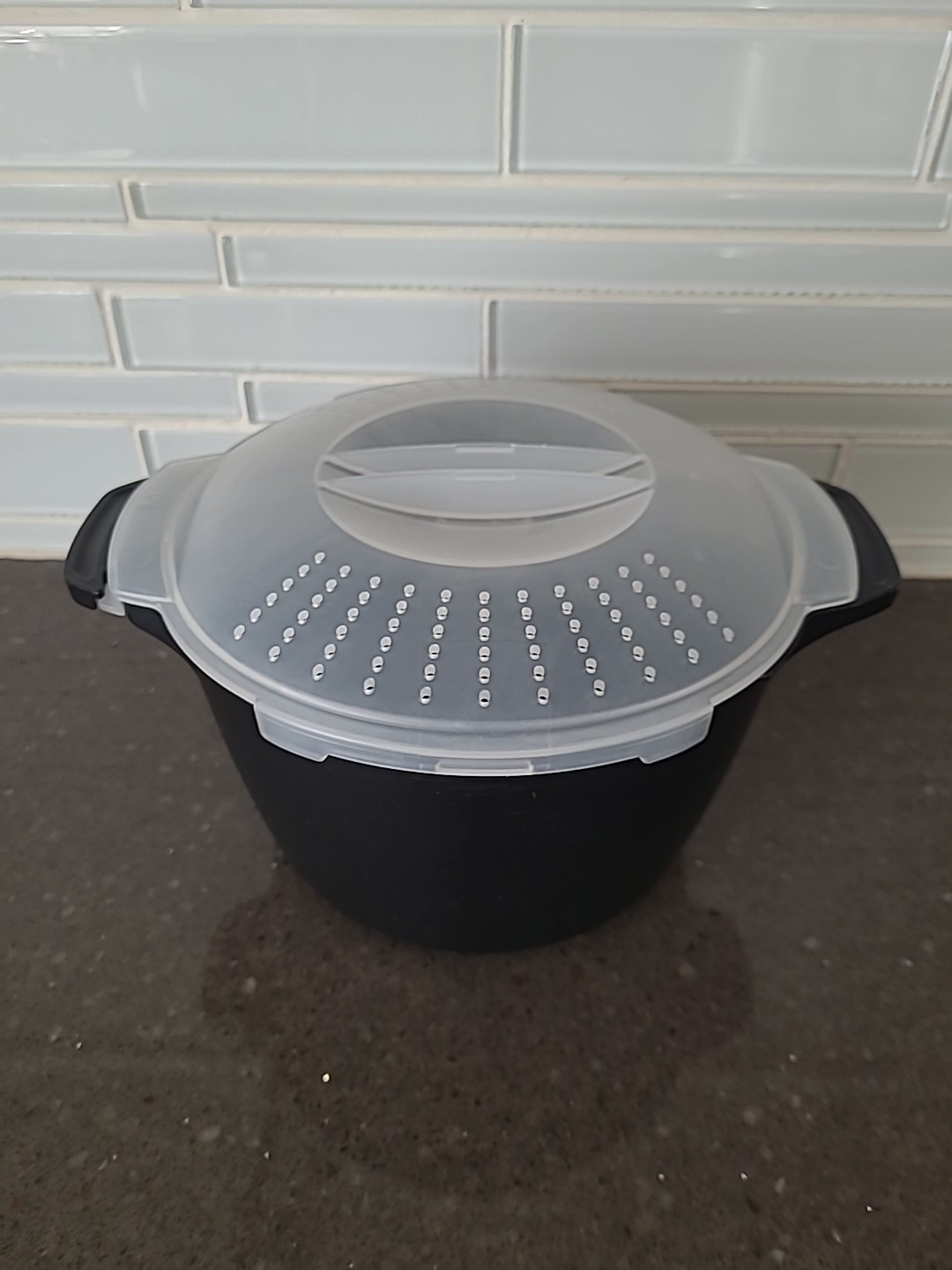 Pampered Chef 100009 2 -L 8 Cups 2 Quarts Micro-Cooker Steamer W Lid