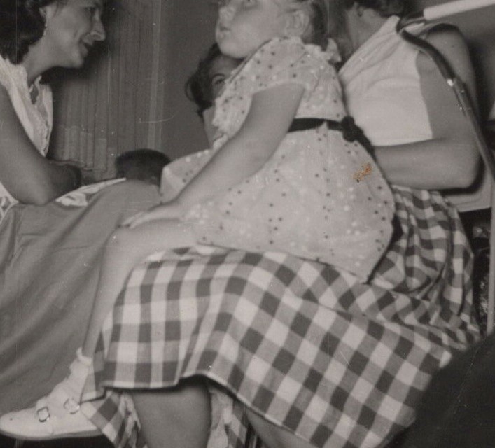 1954 Mother Daughter Women Girl Family Gathering Conversation Portrait
