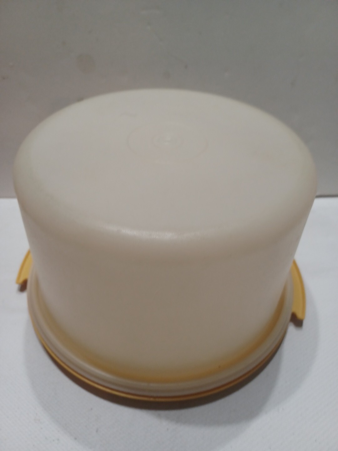 Vintage Tupperware Pie Cake Carrier Harvest Gold 684-7 6″ h