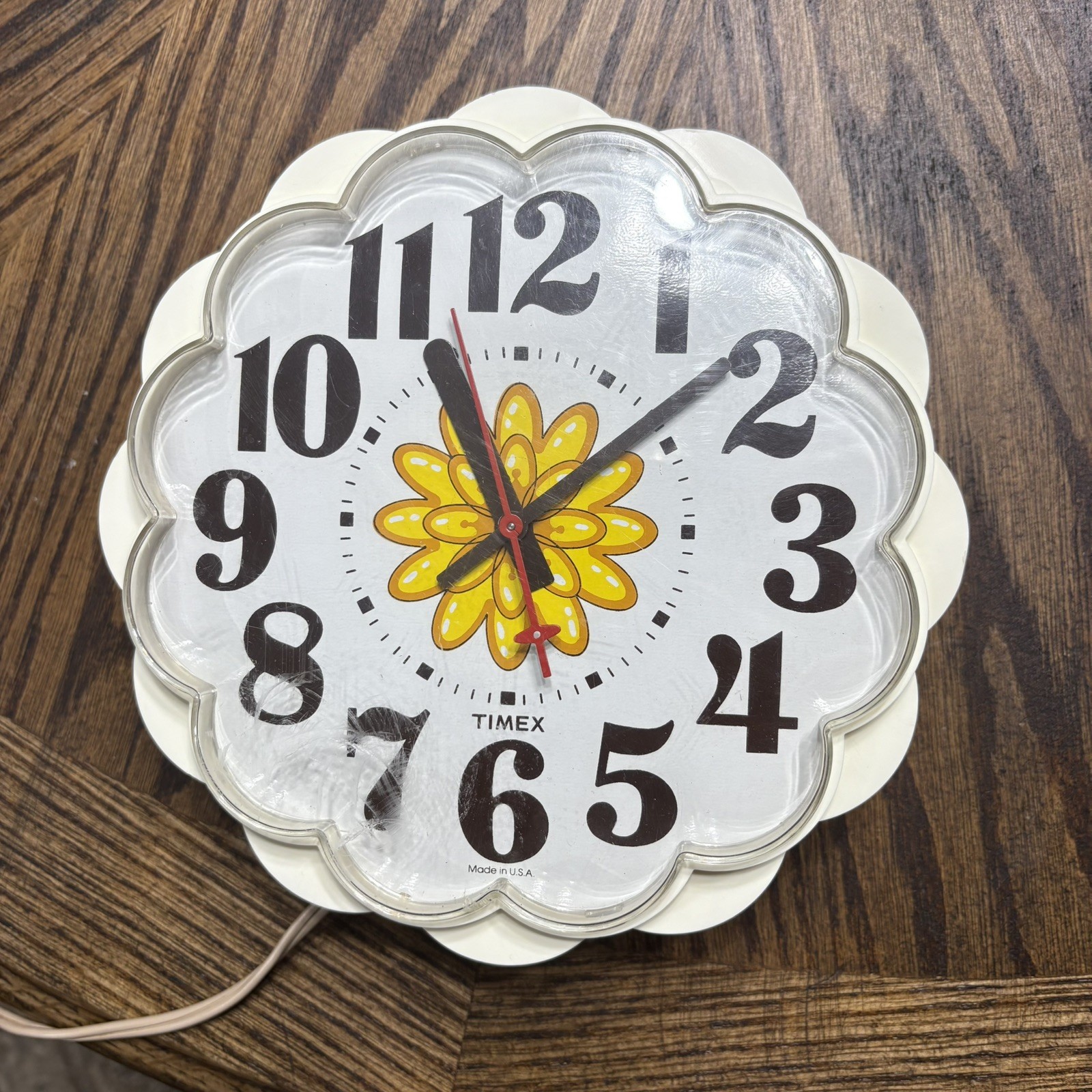 Vintage GE Flower Power Wall Clock Yellow White Retro Electric Plug-In MCM Works