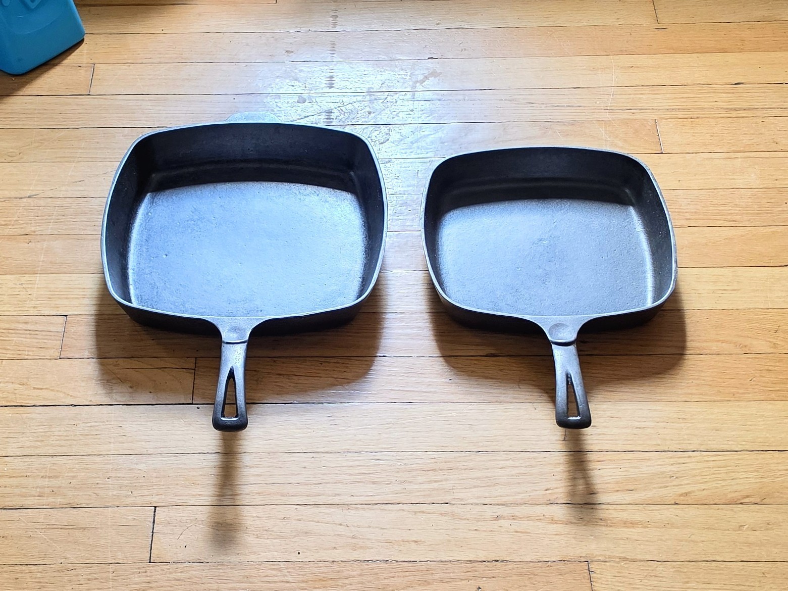Wagner Thumbprint Handle Square Skillets 1218 & 1220 Cast Iron