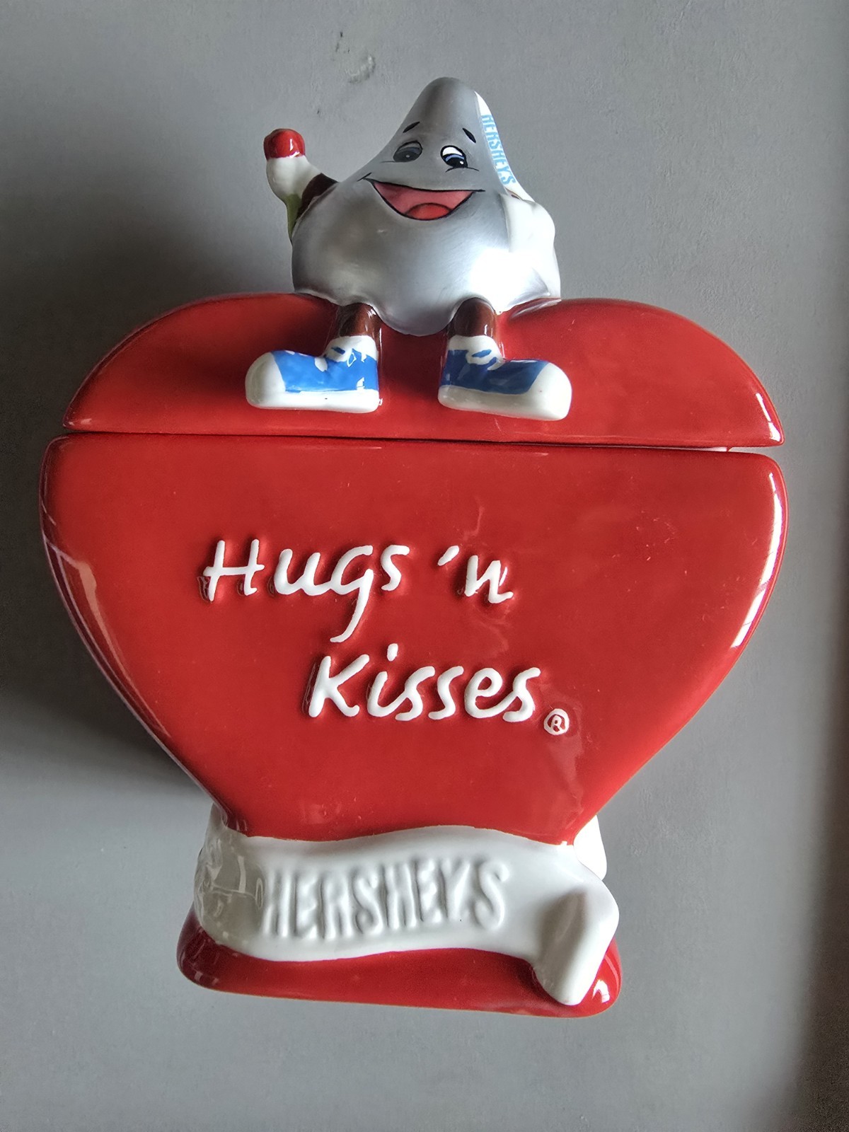 Hershey’s Hugs ‘N Kisses Heart Shape Red Ceramic Candy Treat Jar Canister W/Lid