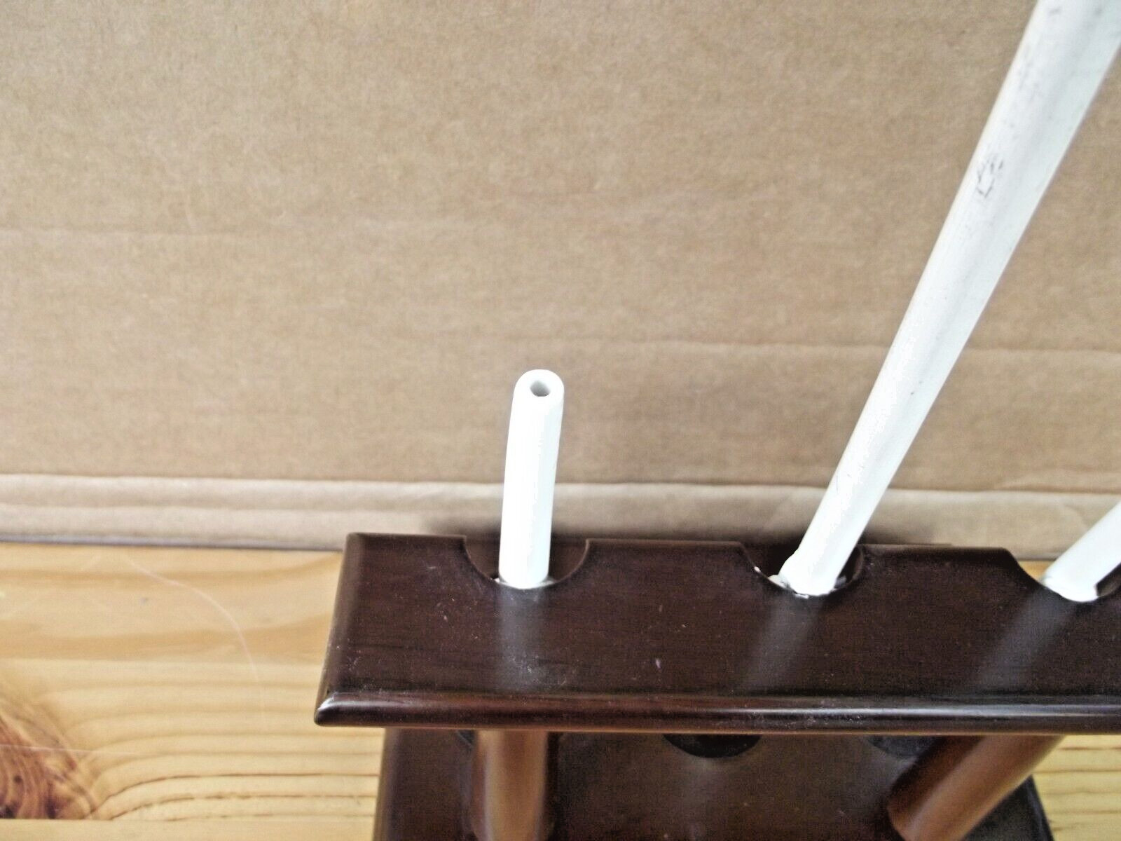 Mitchell Thomas 3 CERAMIC Tabaco Pipe, Wooden Chair Style Stand Rosewood