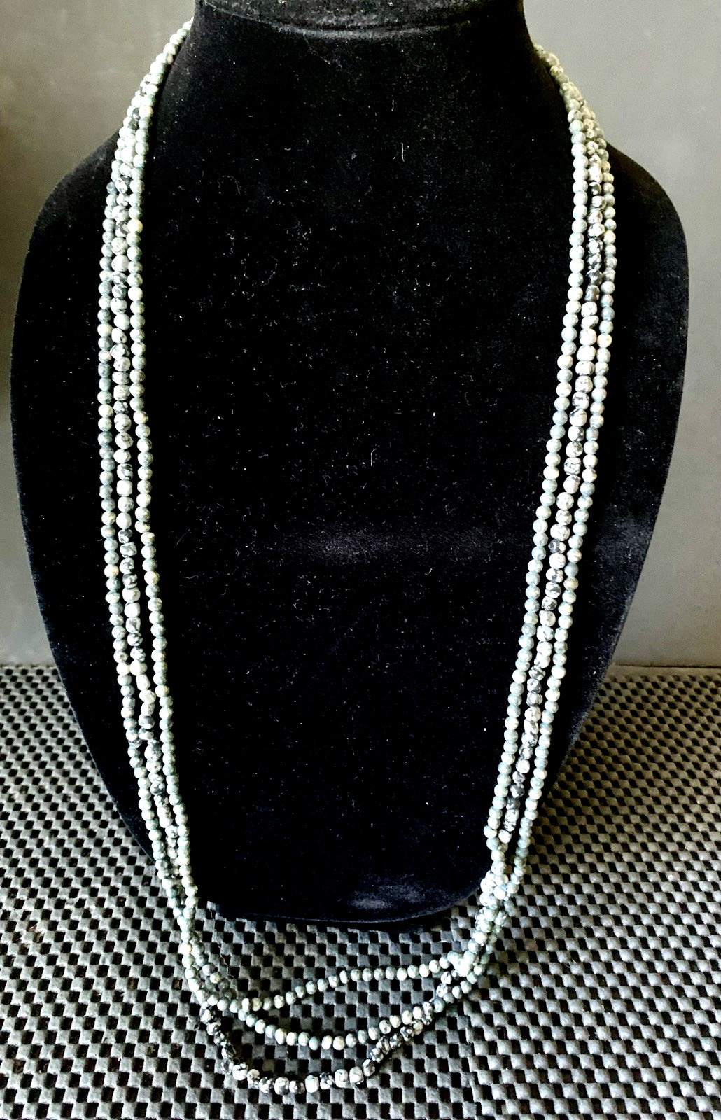 TRIPLE STRAND AGATE BEADS GRAY COLORS MATCHING NECKLACES 18″