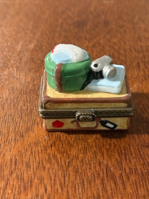 Limoges France Peint Main trinket box – suitcase