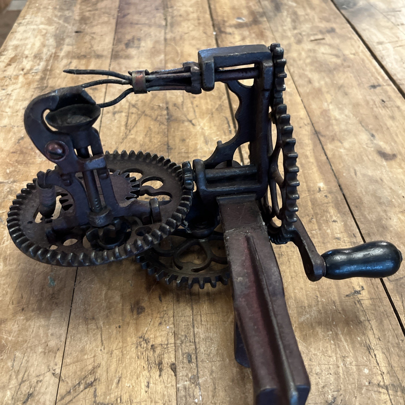 ORIGINAL SINCLAIR SCOTT CO. MECHANICAL APPLE PEELER / BALTIMORE U.S.A. / WORKS!!
