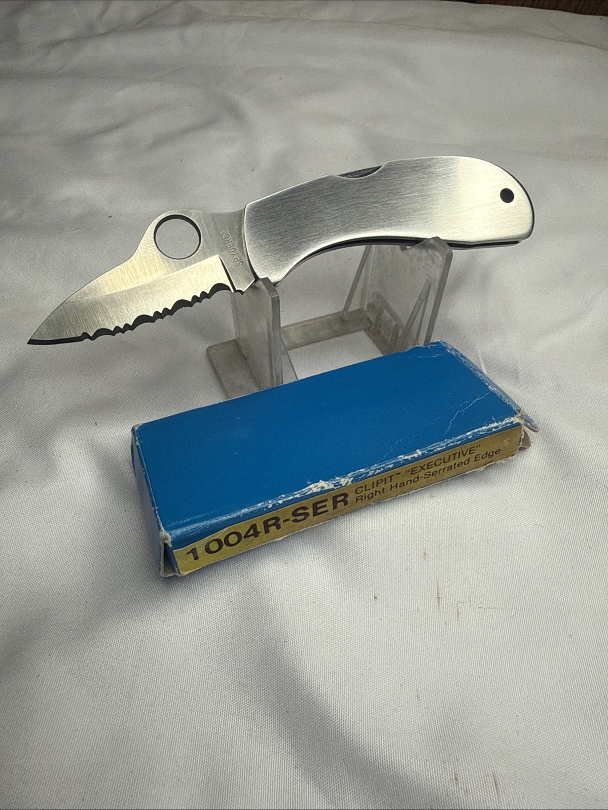 Spyderco CLIPIT “EXECUTIVE” Right Hand-Serrated Edge – Original Box: 1004R-SER