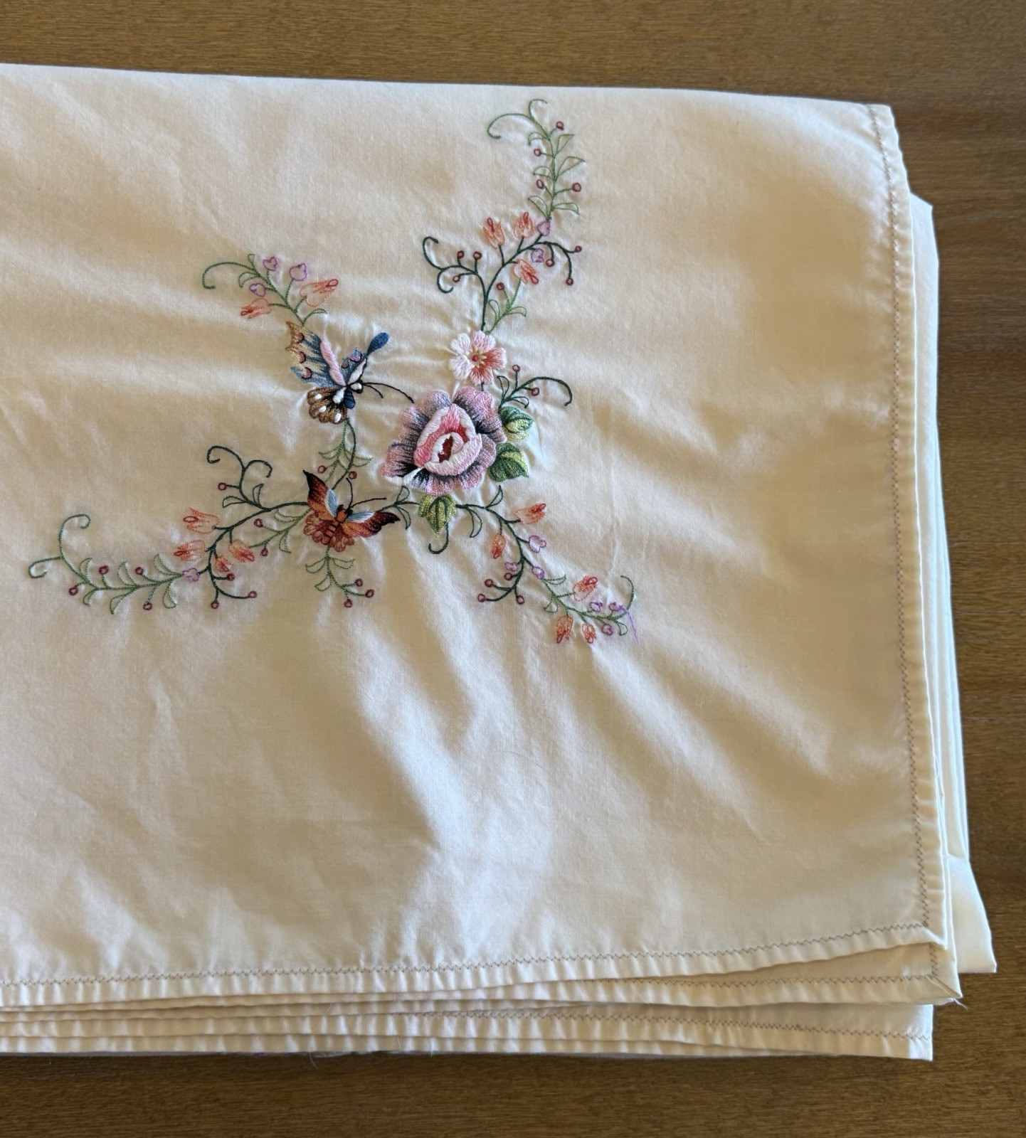 Vintage Handmade Tablecloth Embroidered Applique Flowers Butterflies 64″ x 100″
