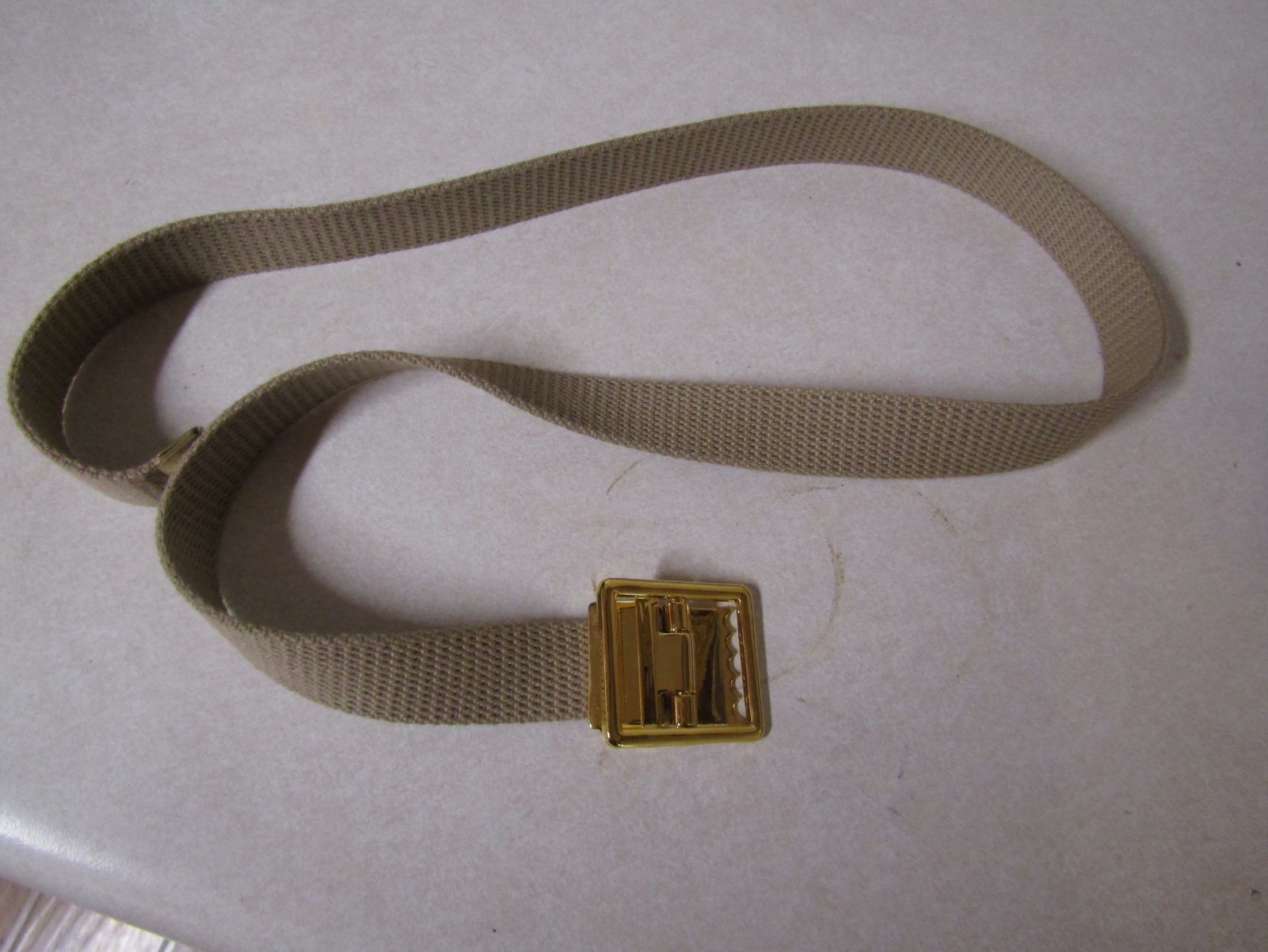GENUINE MILITARY ISSUE GOLD COLOR BELT BUCKLE AND TAN MARINE CORPS BELT ALL NEW