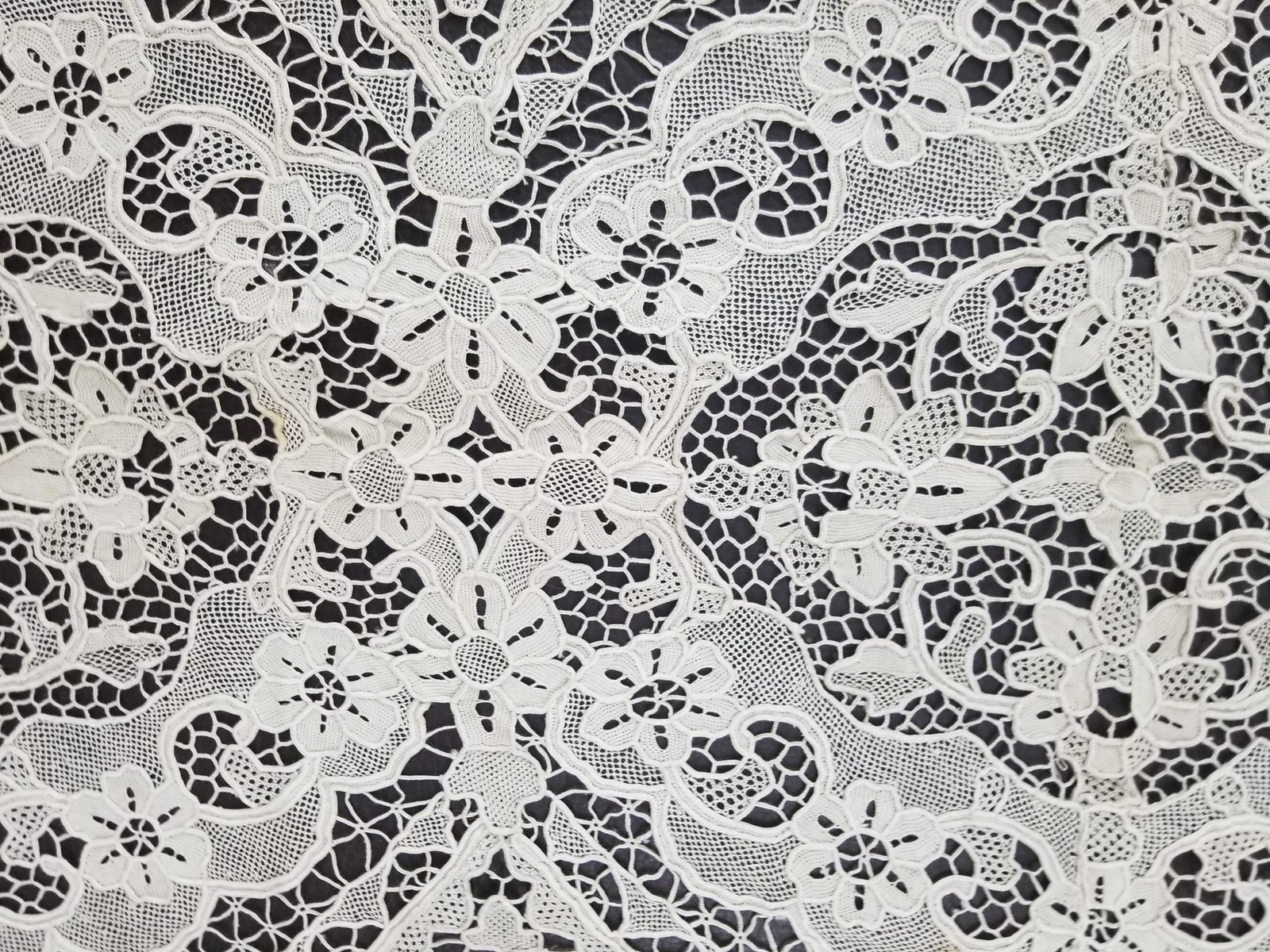 Vintage Soft Cotton Hand Crocheted Tablecloth 92×62 inches