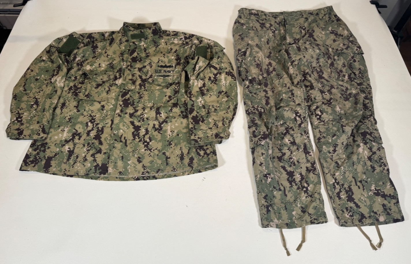 US Navy USN NWU Type III Working Uniform Jacket & Pants Large Regular AOR2