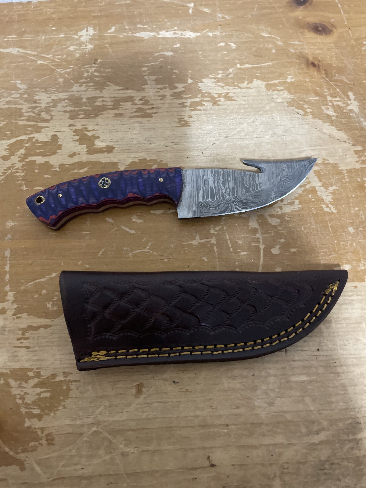 Custom Damascus Steel Skinning Knife Gut Hook Full Tang Grooved Handle W/Sheath