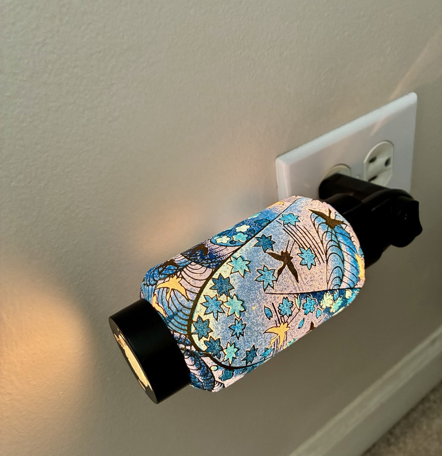 Japanese-Style Nightlight Wall Plug-In w/ On-Off Switch – Crane & Floral Design