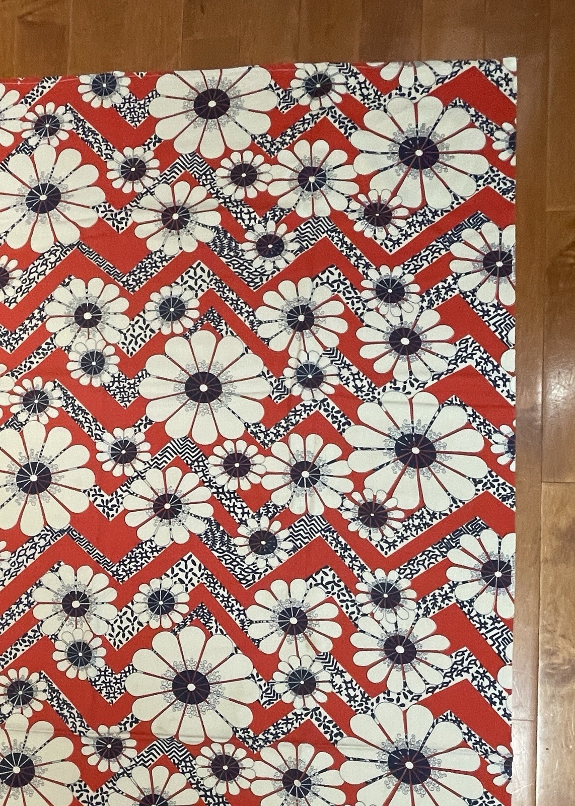 Retro Mod Tablecloth Daisy, Red White & Blue Zig Zag 74×44 Crantex Fabrics