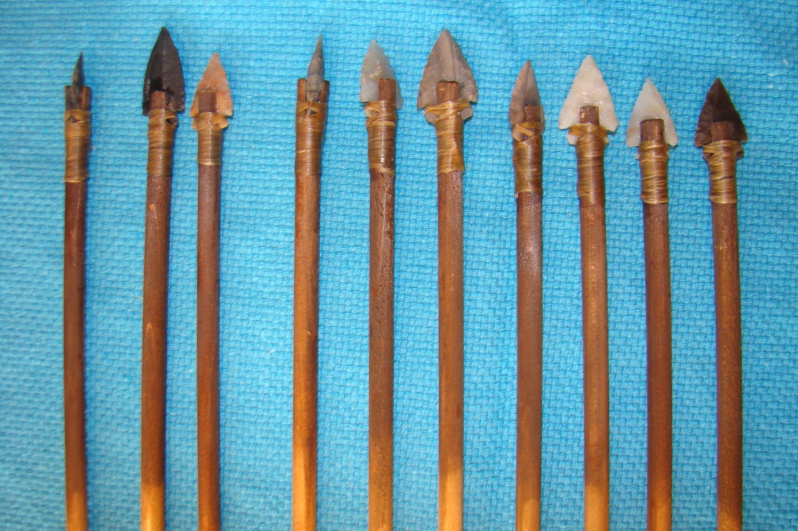 1 One Handmade Navajo 25 inch Arrow w/Turkey feathers & Stone chipped Arrowhead