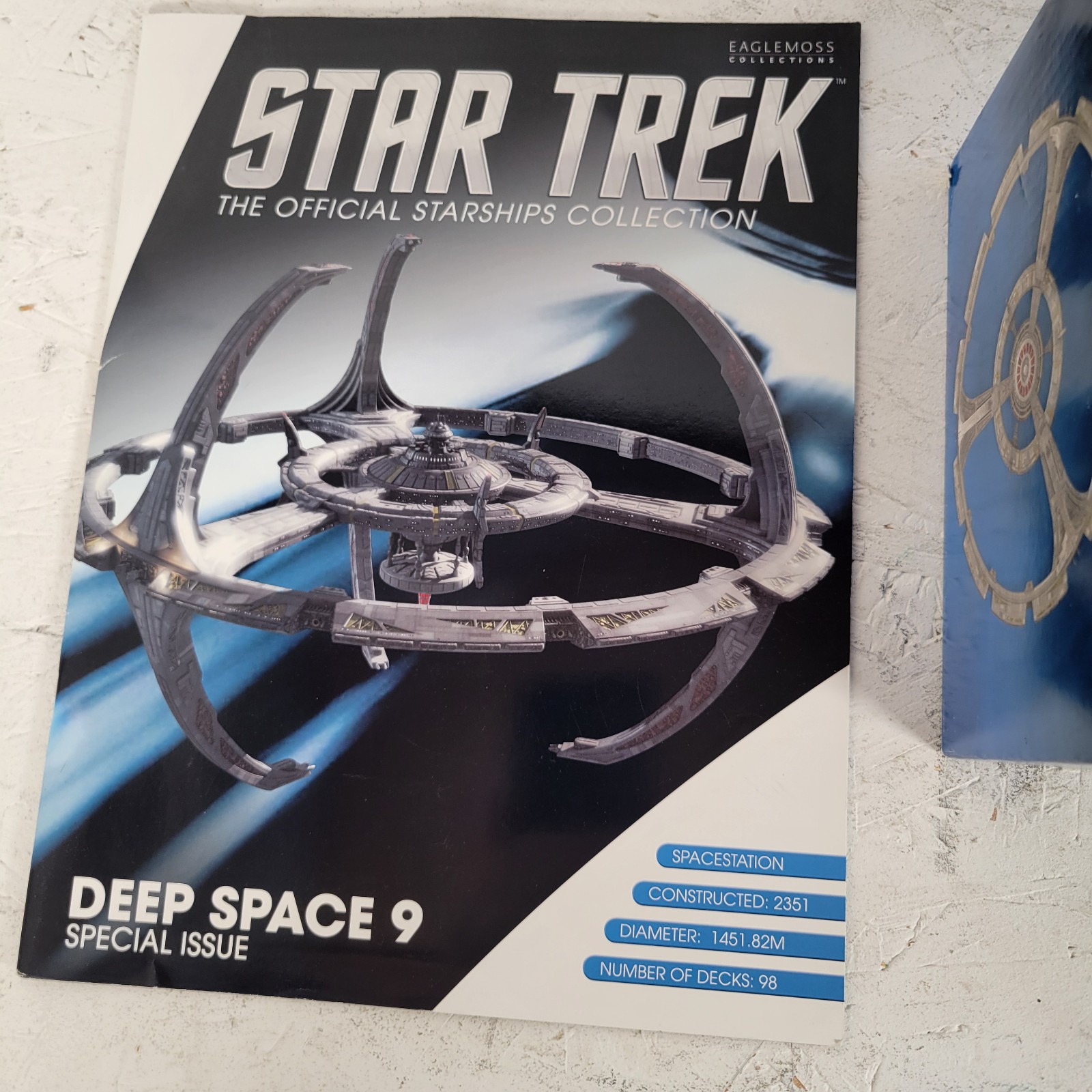 Eaglemoss Star Trek Deep Space Nine Station Reg Size w/ Special Issue Magazine