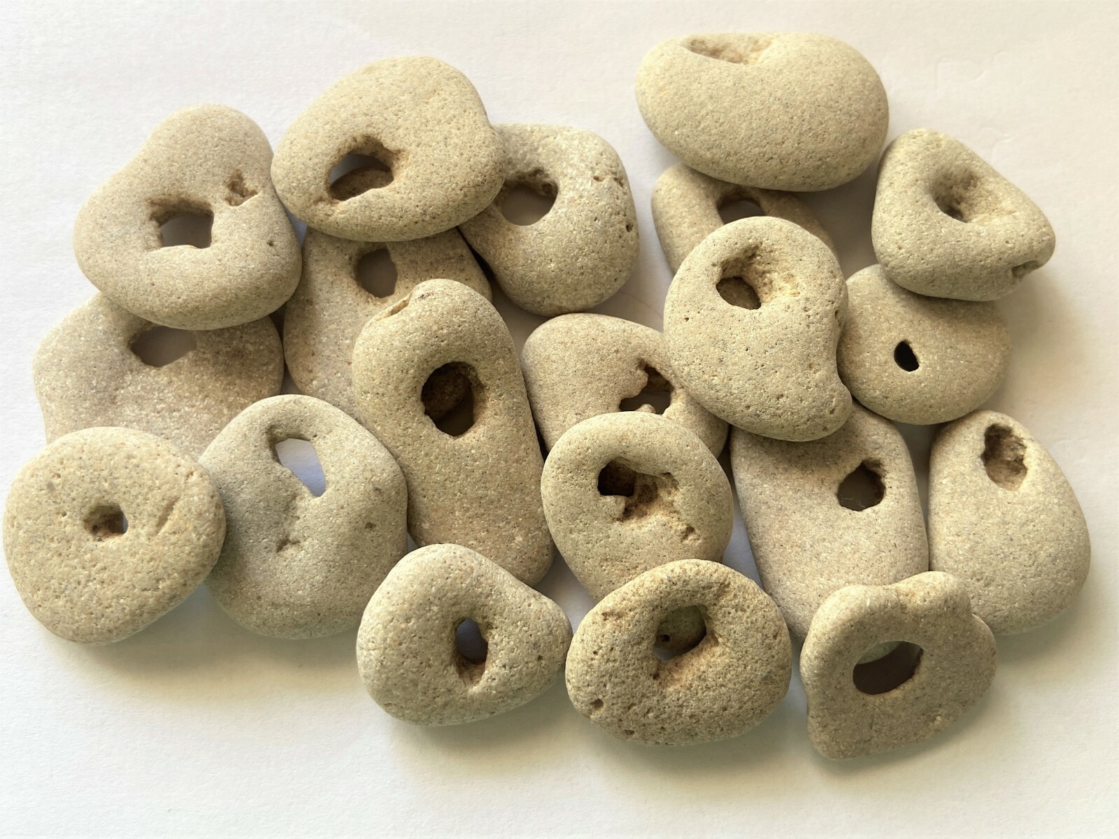 20 Natural Hag Stone Bulk Lot 1-1.25 in. Holed Raw Witch Wiccan Holey rocks, B1
