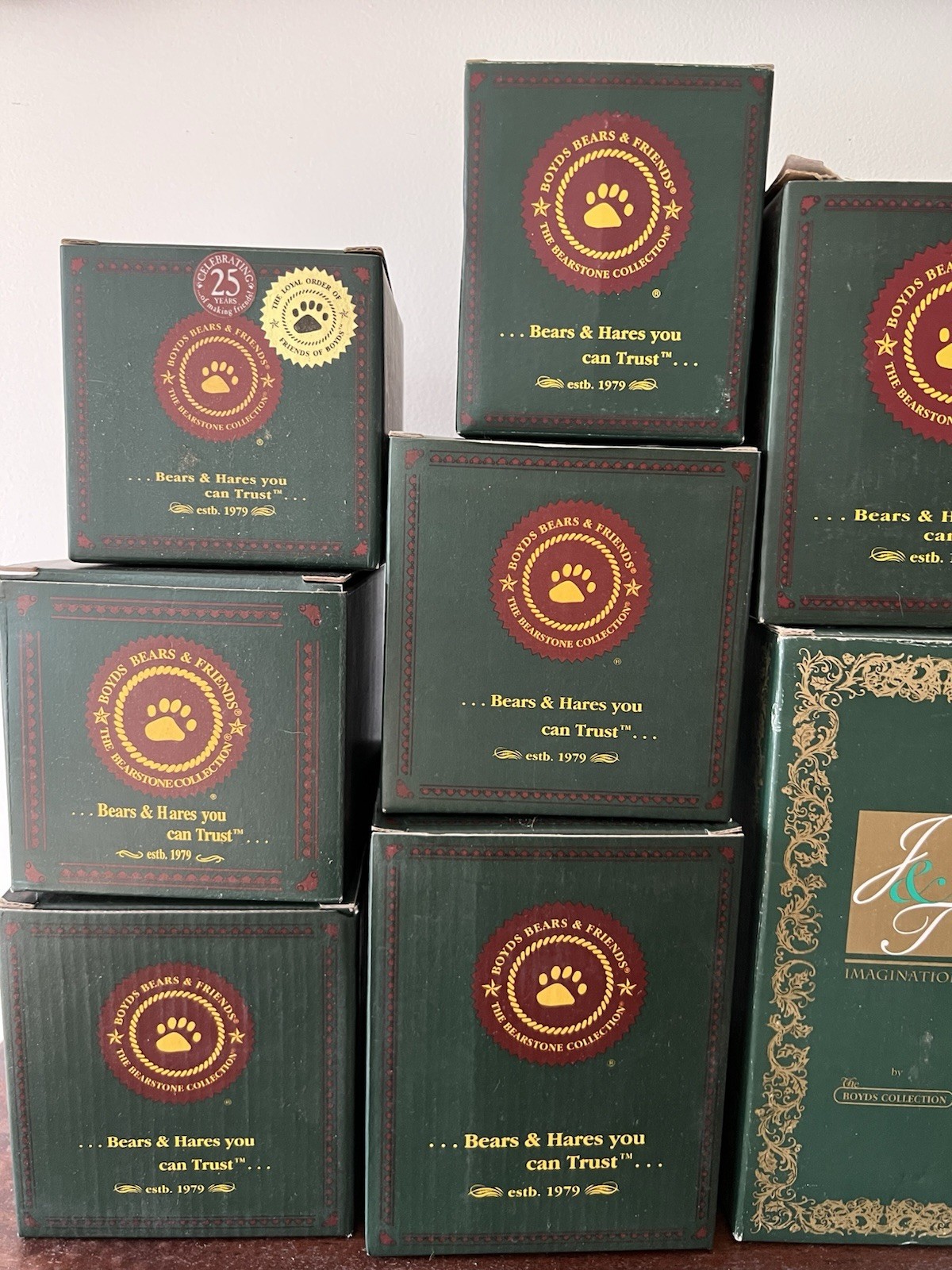 12 Boyd’s Bears Lot, Original Boxes-2 Are Lights. Excellent Condition
