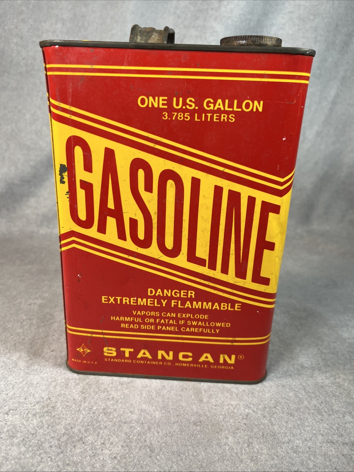 Vintage 1 Gallon Metal Gas Can by Stancan USA – 1127-1Y