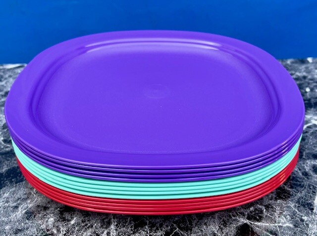 Tupperware Microwave Reheatable Luncheon Plates Square 9.5″ Set of 4 NEW!