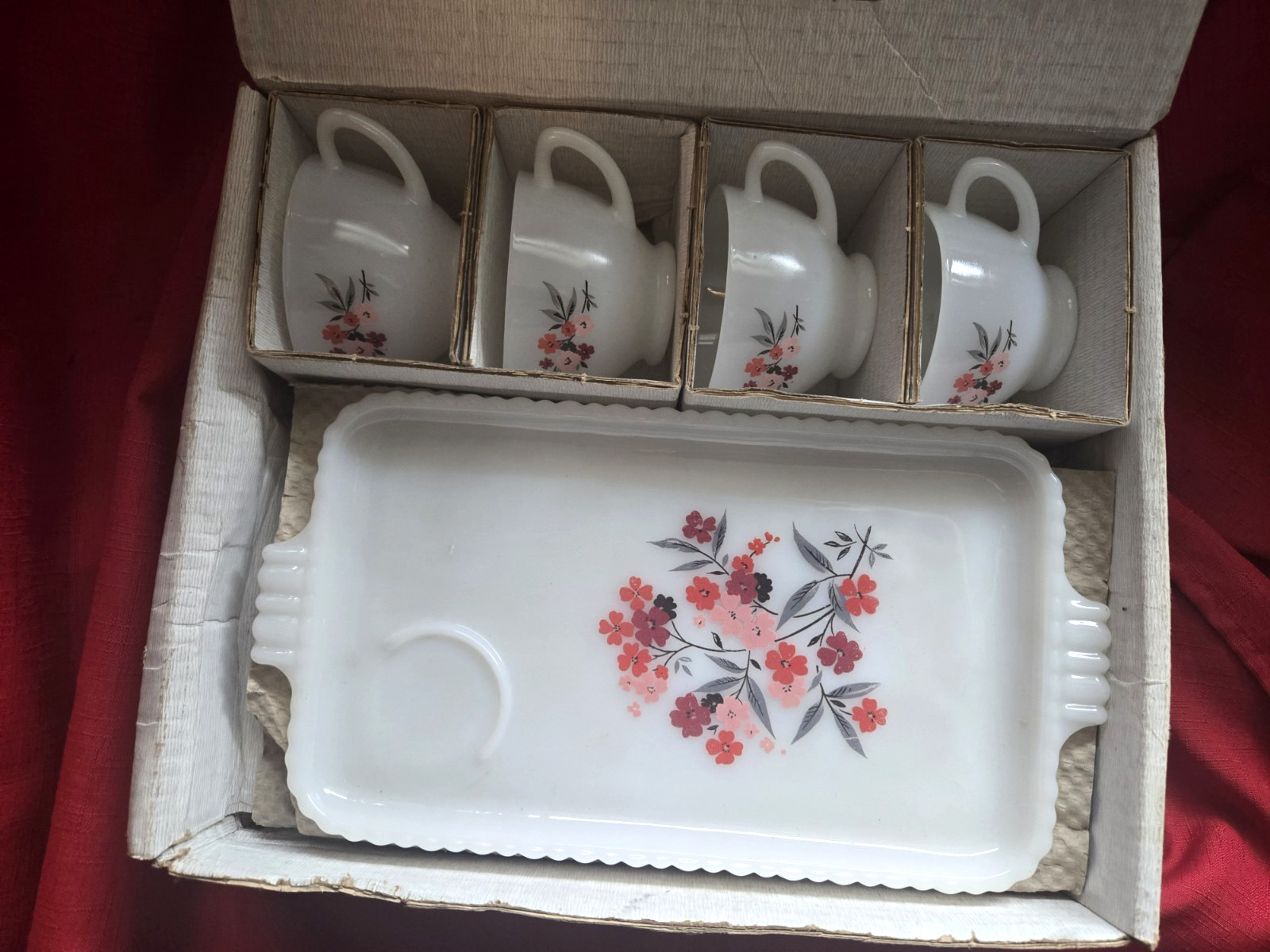 Vintage Anchor Hocking 8 Pc Primrose Snack Set in Original Box