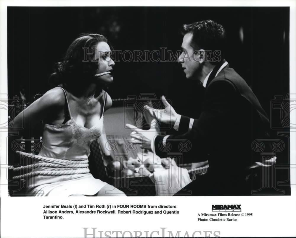 1995 Press Photo Jennifer Beals and Tim Roth in a scene from “Four Rooms.”