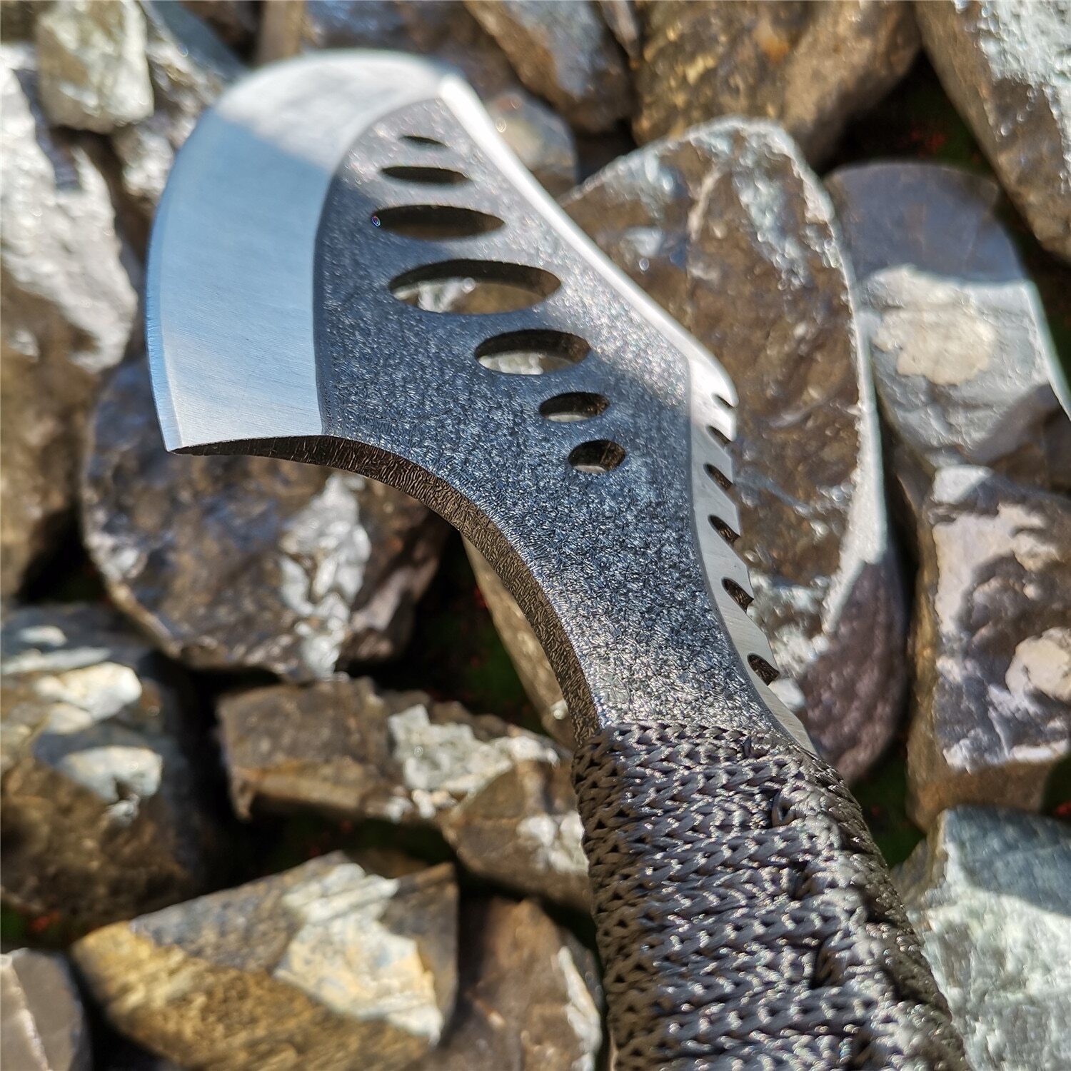 Portable Jungle Camping Multifunctional portable tie rope handle Sharp axe tool